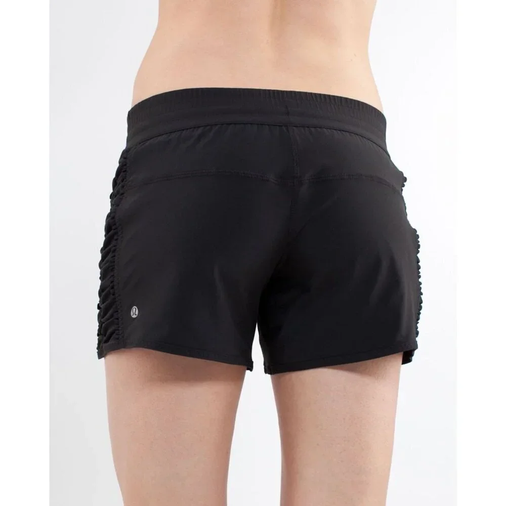 Lululemon Black Run Around Reversible Short Size 8 - 2956